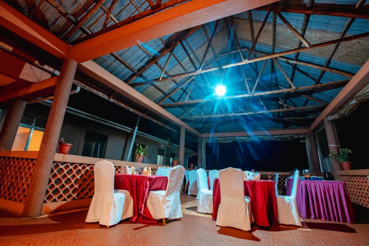 Santa Maria Hotel เอนเทบเบ้ ภายนอก รูปภาพ