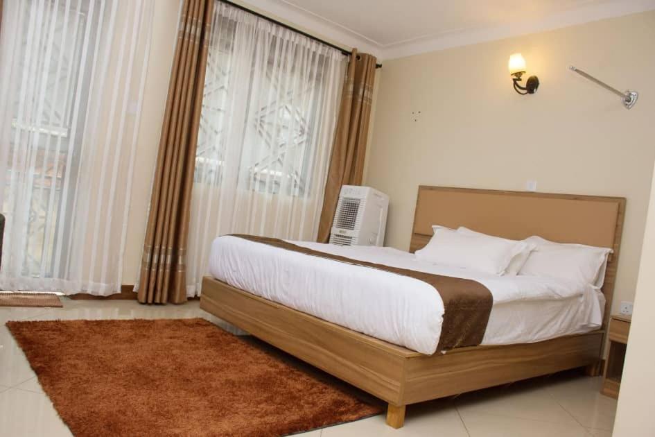 Santa Maria Hotel เอนเทบเบ้ ภายนอก รูปภาพ